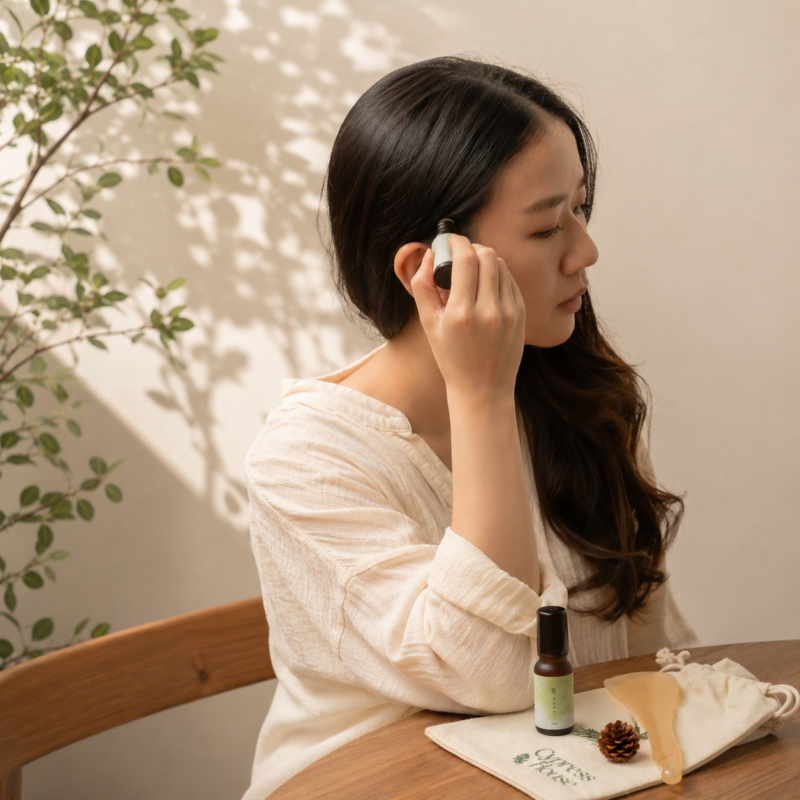 image 大腦解壓 / 頭頸撥筋棒+檜木精油滾珠瓶禮盒 附墨綠燙金紙袋