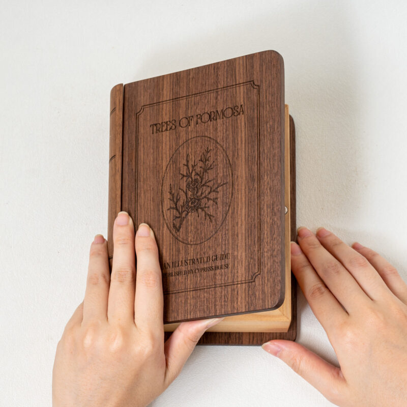 檜木居包裝白背景-08 檜木磁石刮痧按摩棒禮盒 三款質感包裝任選 附送禮手提紙袋