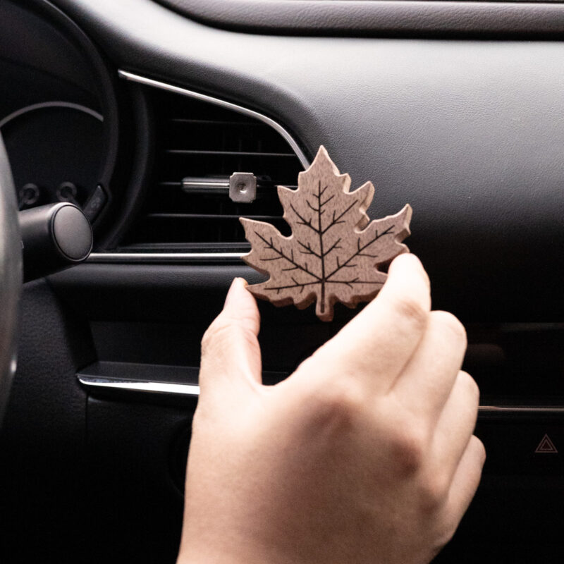 黑胡桃森之實車用擴香木精油禮盒 - 楓葉 / 橡果 x 車夾款 / 吊飾款(附紙袋)