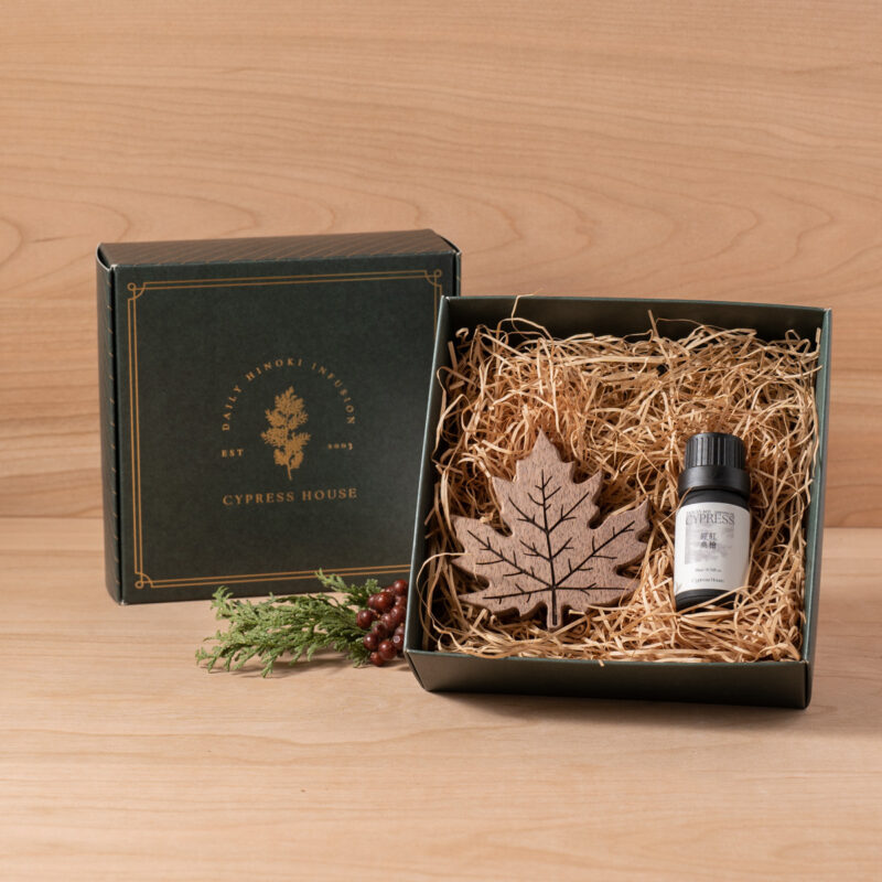 黑胡桃森之實車用擴香木精油禮盒 - 楓葉 / 橡果 x 車夾款 / 吊飾款(附紙袋)